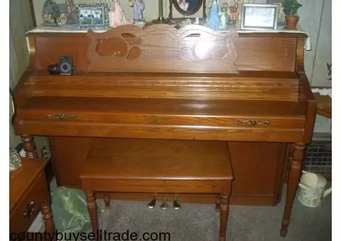 Whirlitzer Console Piano